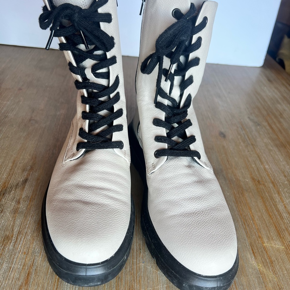 Women’s Ecco Leather Boots